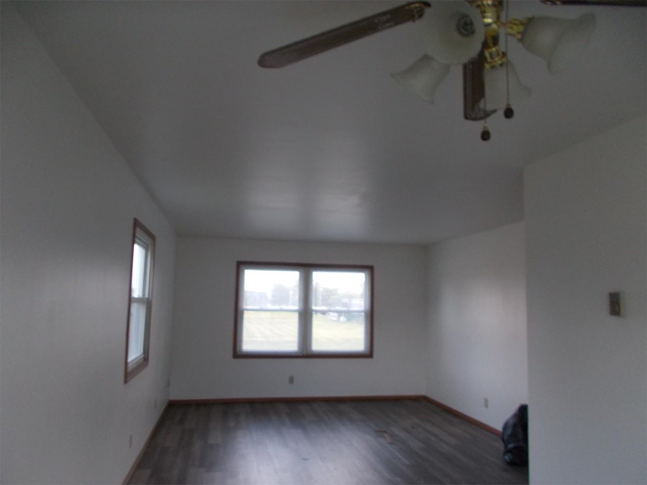 320 Joseph St - Photo 2 of 10