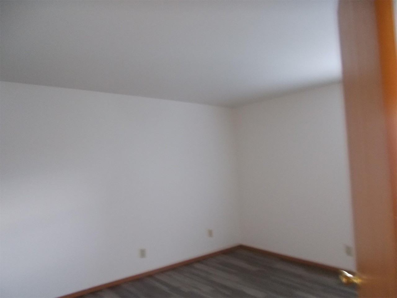 320 Joseph St - Photo 6 of 10