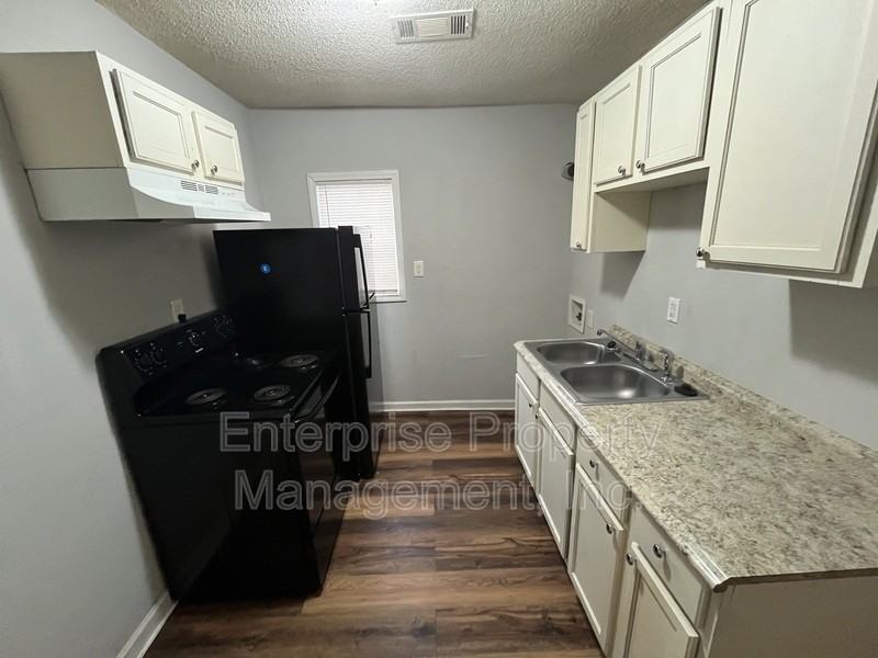 677 Buntyn St #2 - Photo 4 of 7