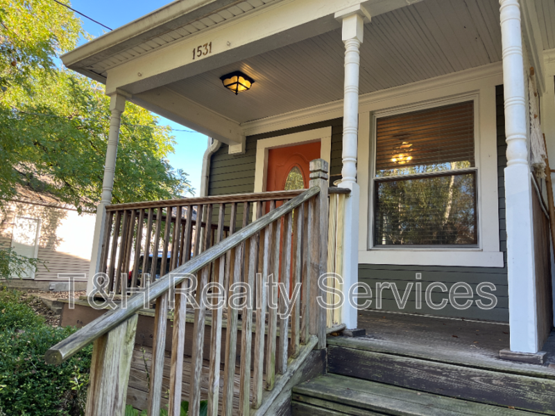 1531 Sturm Ave - Photo 3 of 31
