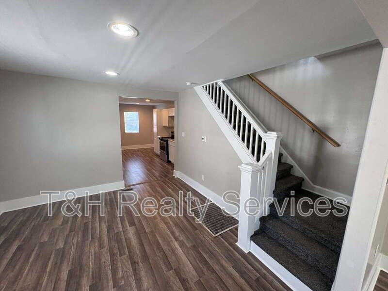 3729 N Kenwood Ave - Photo 5 of 16