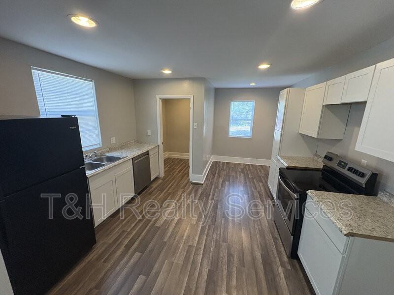 3729 N Kenwood Ave - Photo 6 of 16