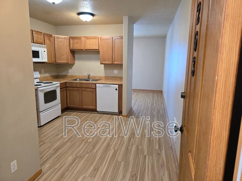 502 Sw Evergreen Ave #203 - Photo 4 of 19