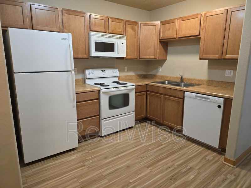 502 Sw Evergreen Ave #203 - Photo 5 of 19