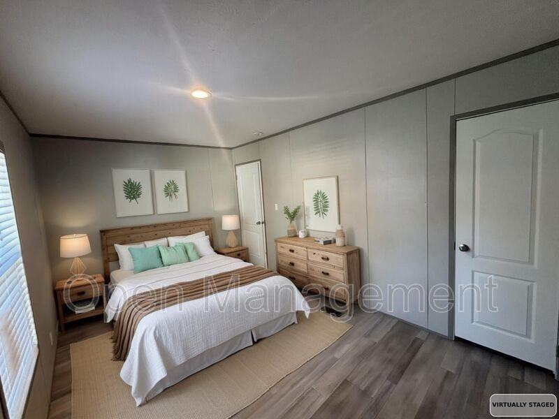 356 Bayhead Dr - Photo 2 of 11