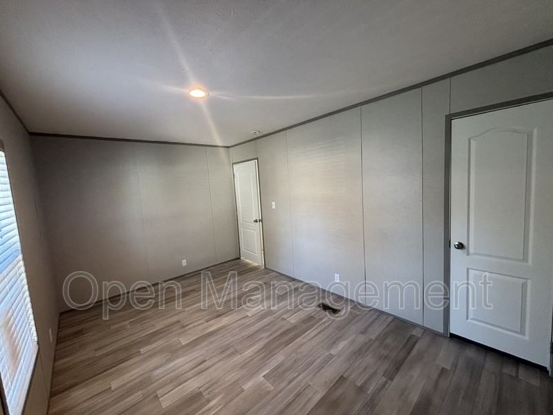 356 Bayhead Dr - Photo 4 of 11