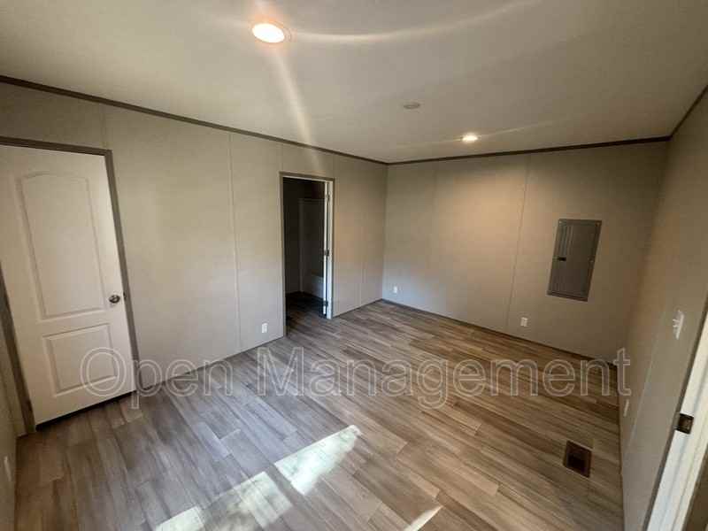 356 Bayhead Dr - Photo 5 of 11