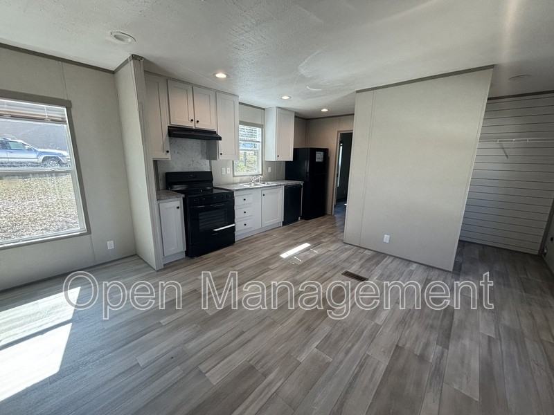 356 Bayhead Dr - Photo 7 of 11