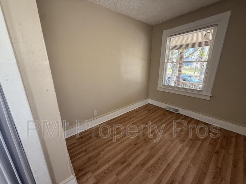 2945 N 23rd St - Photo 4 of 50