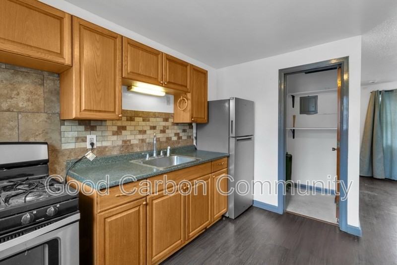 5752 Main St - Photo 5 of 14