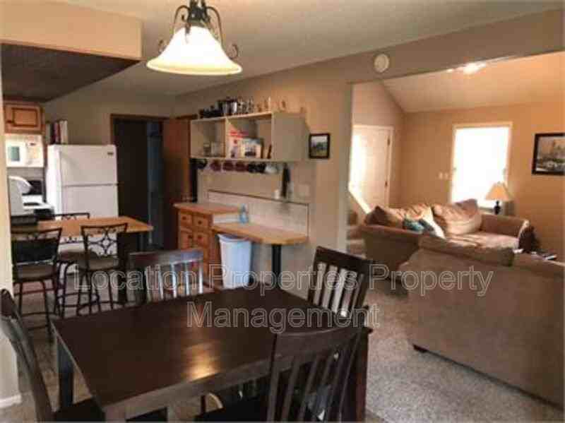 3604 Lakecrest Ct - Photo 3 of 7