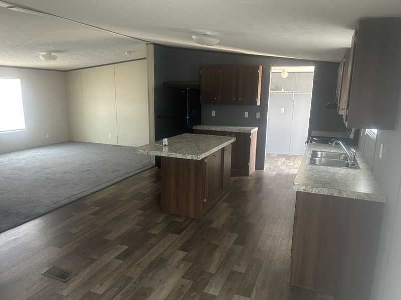 254 Banyan Ave - Photo 4 of 6