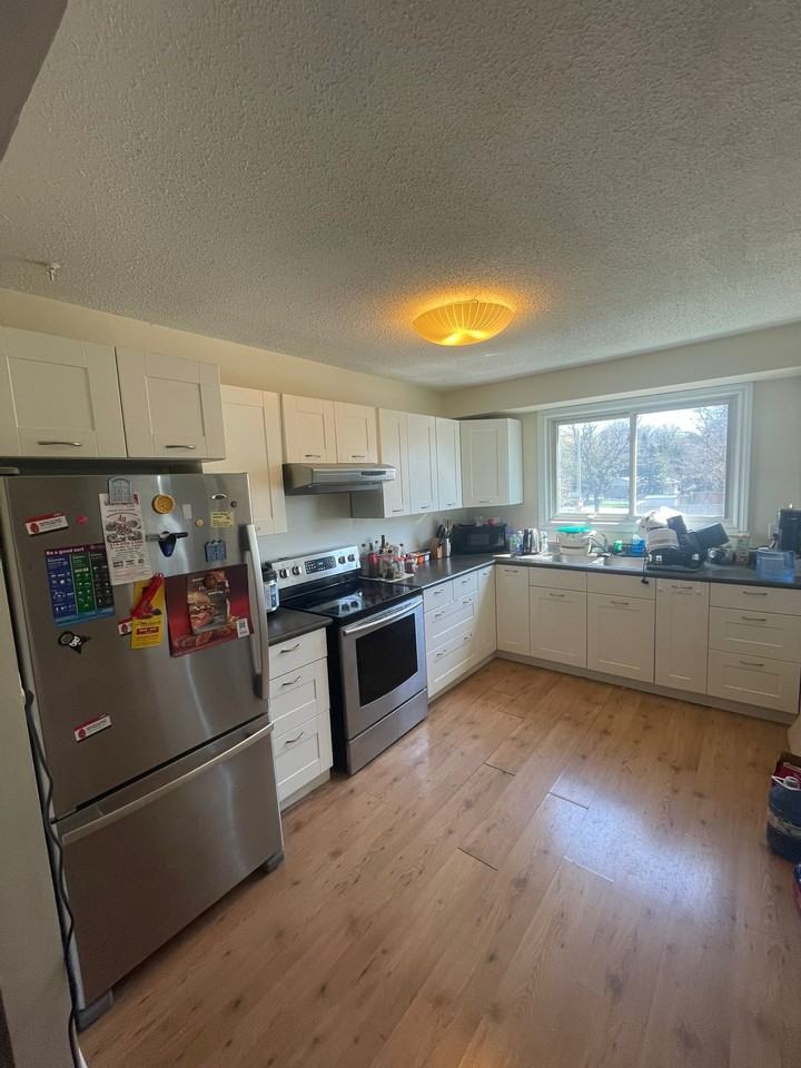 126 Conroy Crescent - Photo 4 of 12