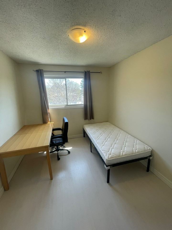 126 Conroy Crescent - Photo 6 of 12