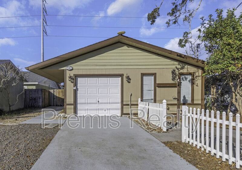 747 Brook St - Photo 2 of 33