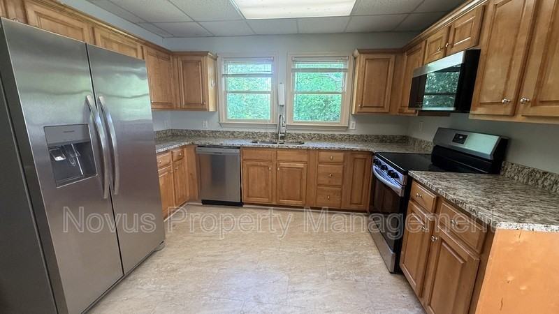 1664 Poplar Rd - Photo 6 of 14