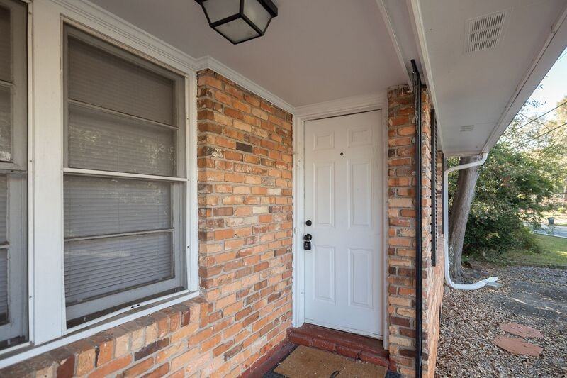 2229 S Milledge Ave - Photo 2 of 12