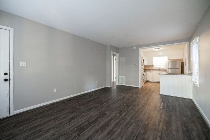 2229 S Milledge Ave - Photo 4 of 12