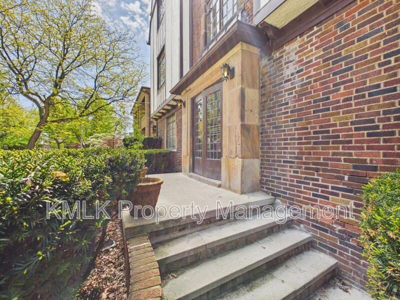 1352 Kenilworth Ave - Photo 2 of 23