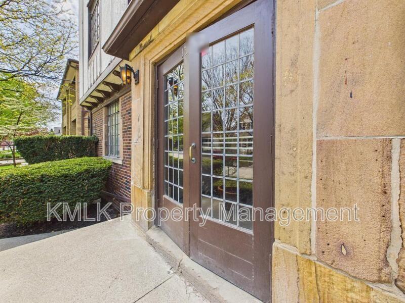 1352 Kenilworth Ave - Photo 3 of 23