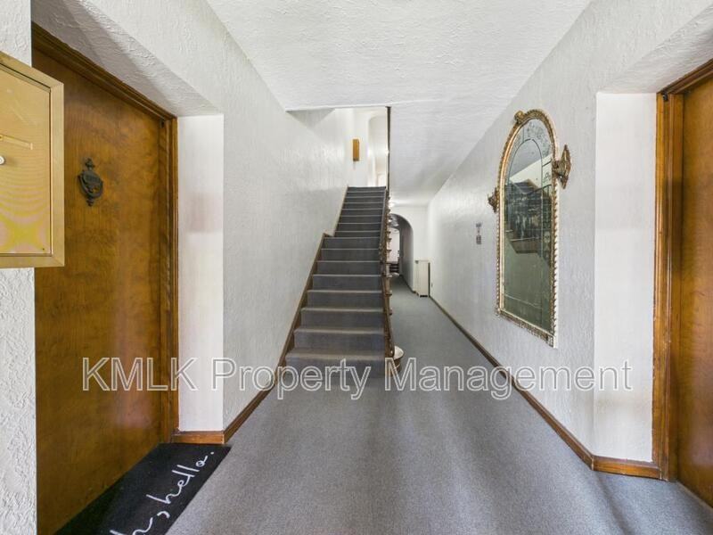 1352 Kenilworth Ave - Photo 5 of 23