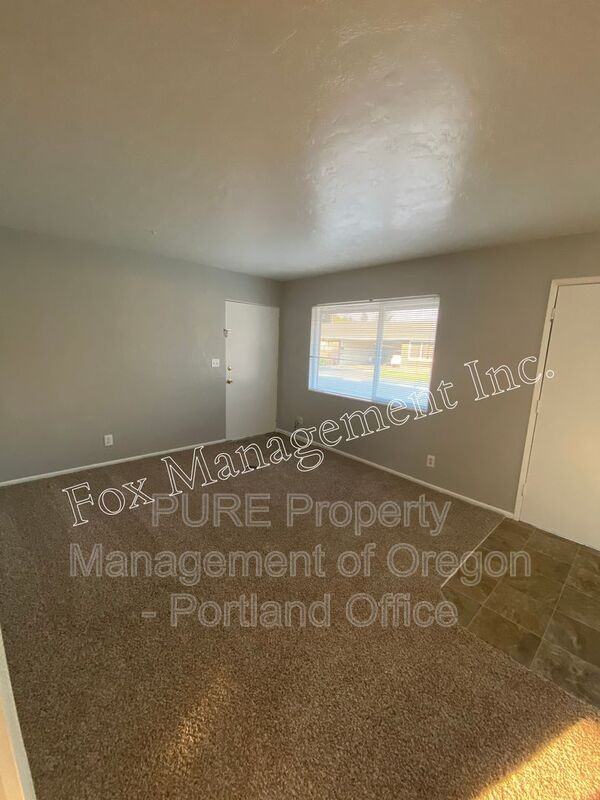 1049 Se Walnut St #7 - Photo 4 of 18