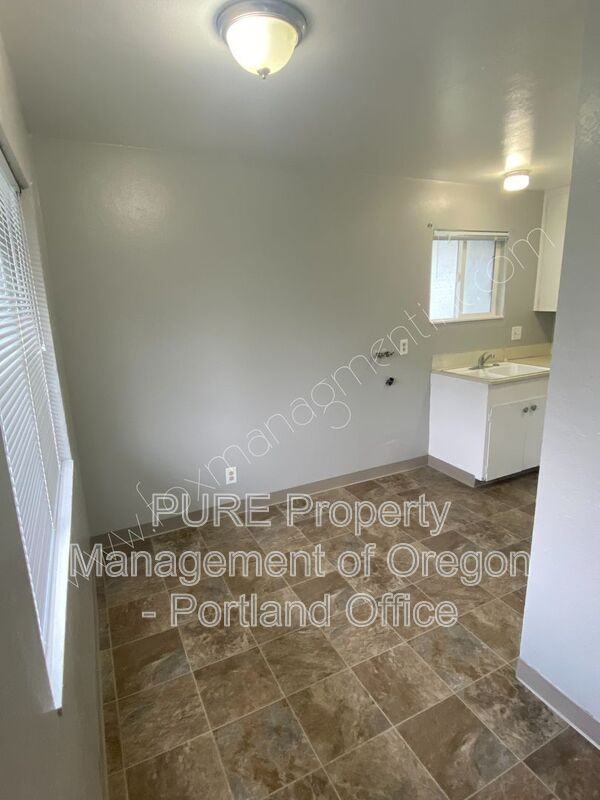 1049 Se Walnut St #7 - Photo 6 of 18