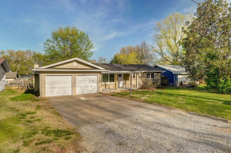 1920 S Mayfair Ave - Photo 2 of 21