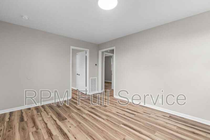 895 W Sharpe Ave #B - Photo 6 of 28