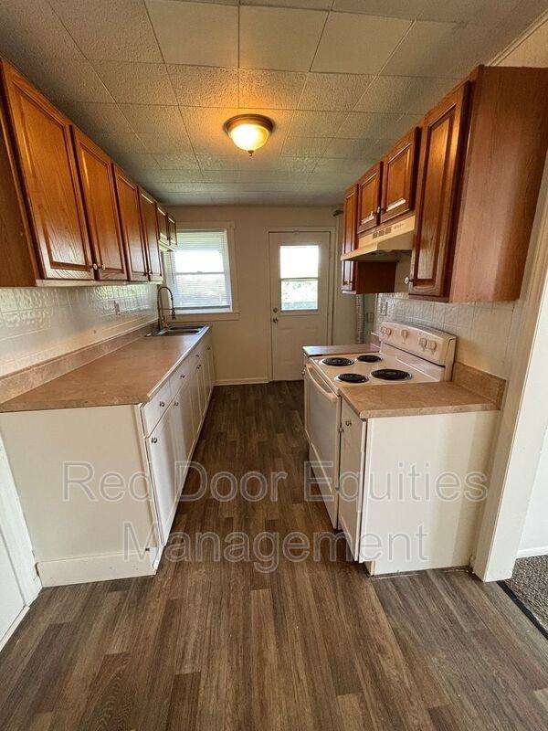 403 1/2 W Wheeling St - Photo 2 of 18