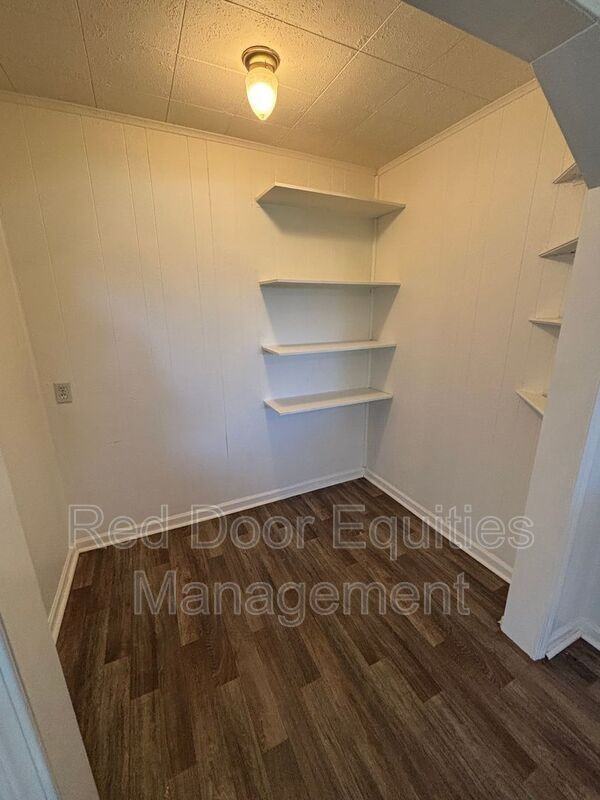 403 1/2 W Wheeling St - Photo 4 of 18