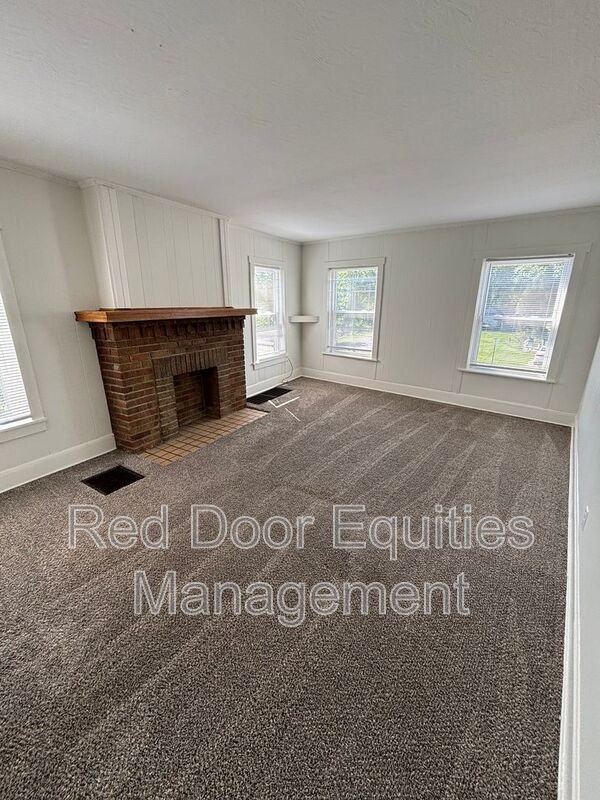 403 1/2 W Wheeling St - Photo 5 of 18