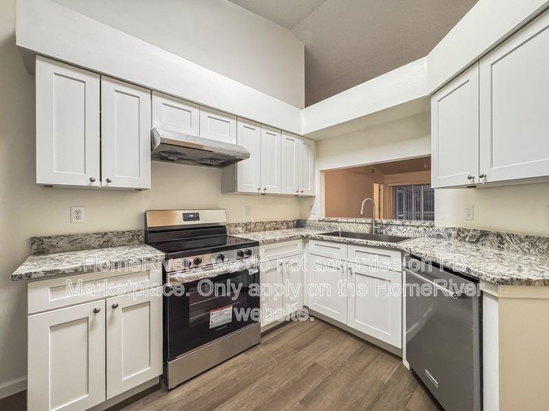 27420 Breakers Dr - Photo 3 of 22