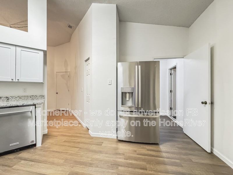 27420 Breakers Dr - Photo 4 of 22