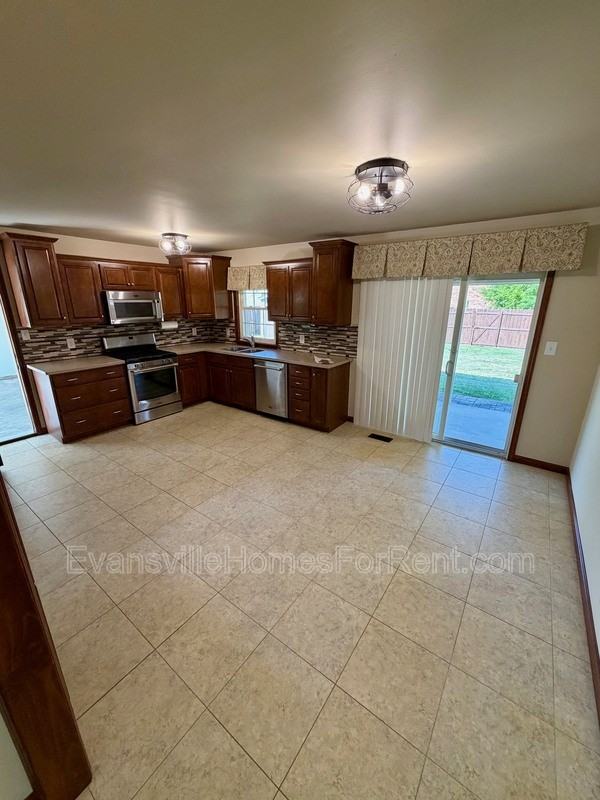 1724 N Colony Rd - Photo 4 of 17