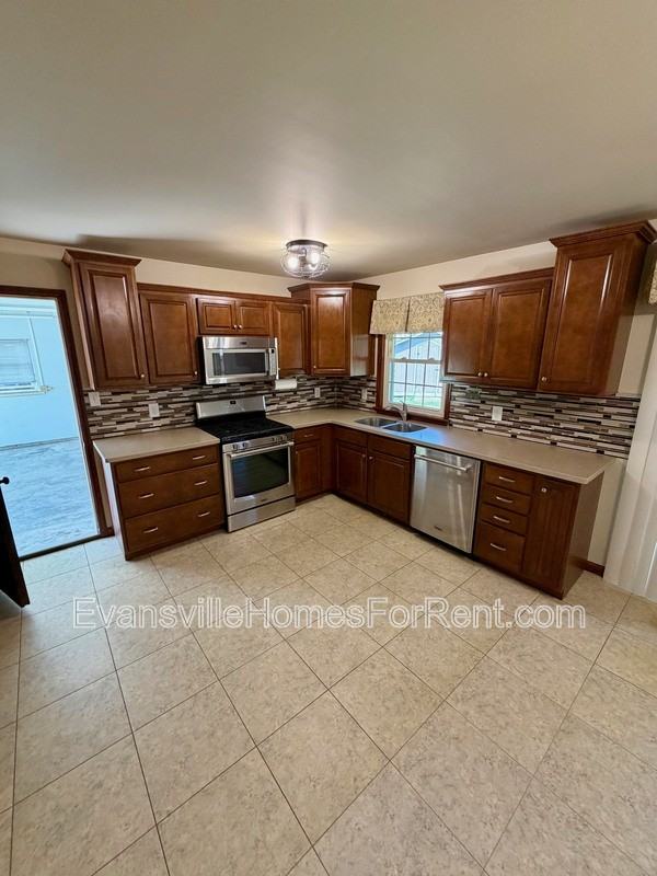 1724 N Colony Rd - Photo 5 of 17