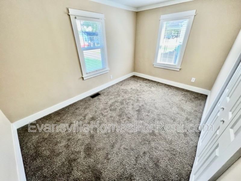 2325 Margybeth Ave - Photo 4 of 7