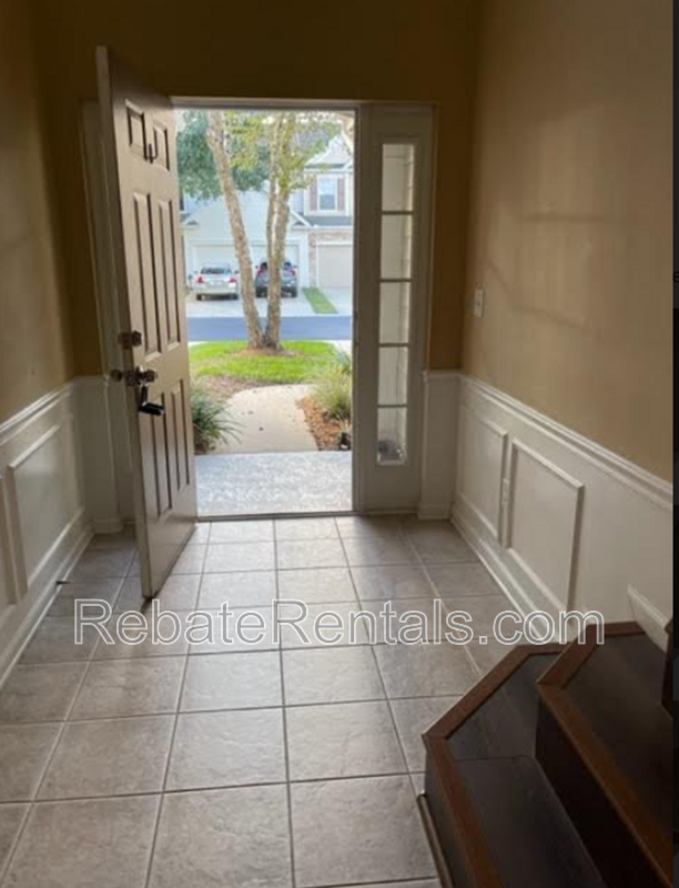 11043 Castlemain Cir E - Photo 4 of 33