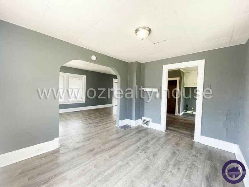 1402 Prouty Ave - Photo 3 of 19