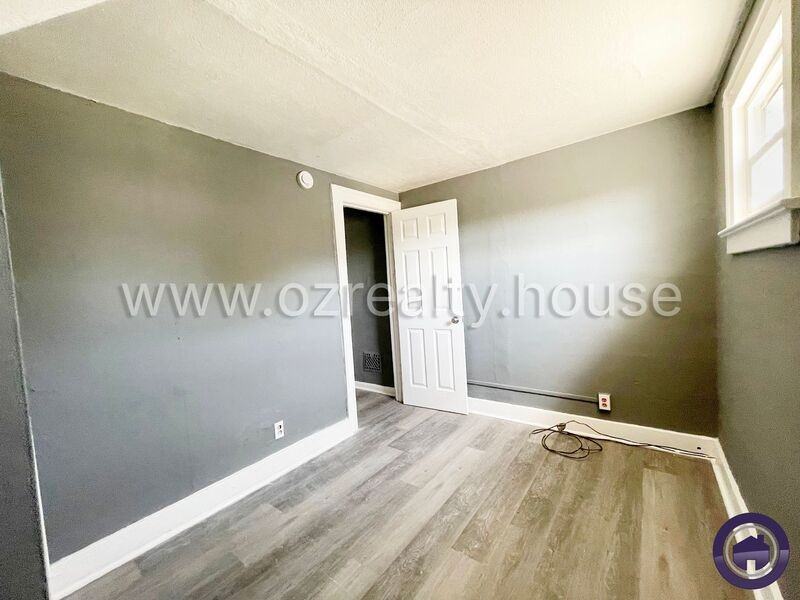 1402 Prouty Ave - Photo 5 of 19