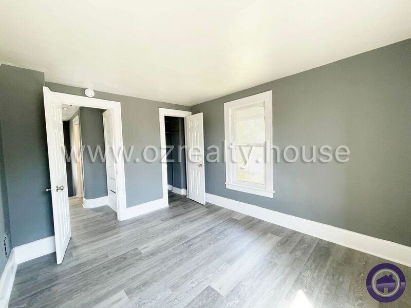 1402 Prouty Ave - Photo 6 of 19