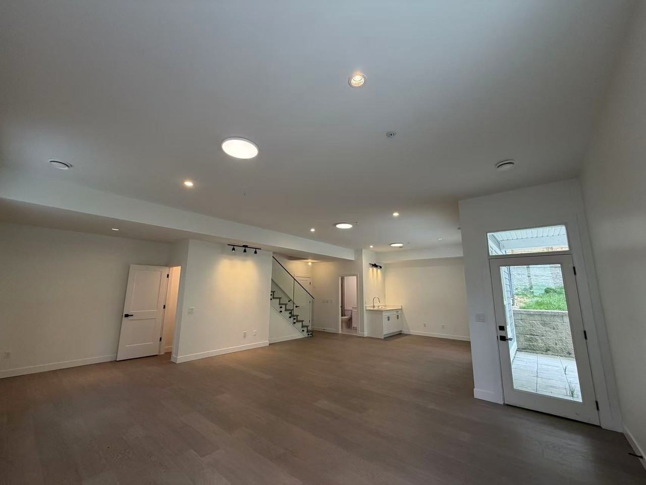 14037 230 Street - Photo 2 of 25