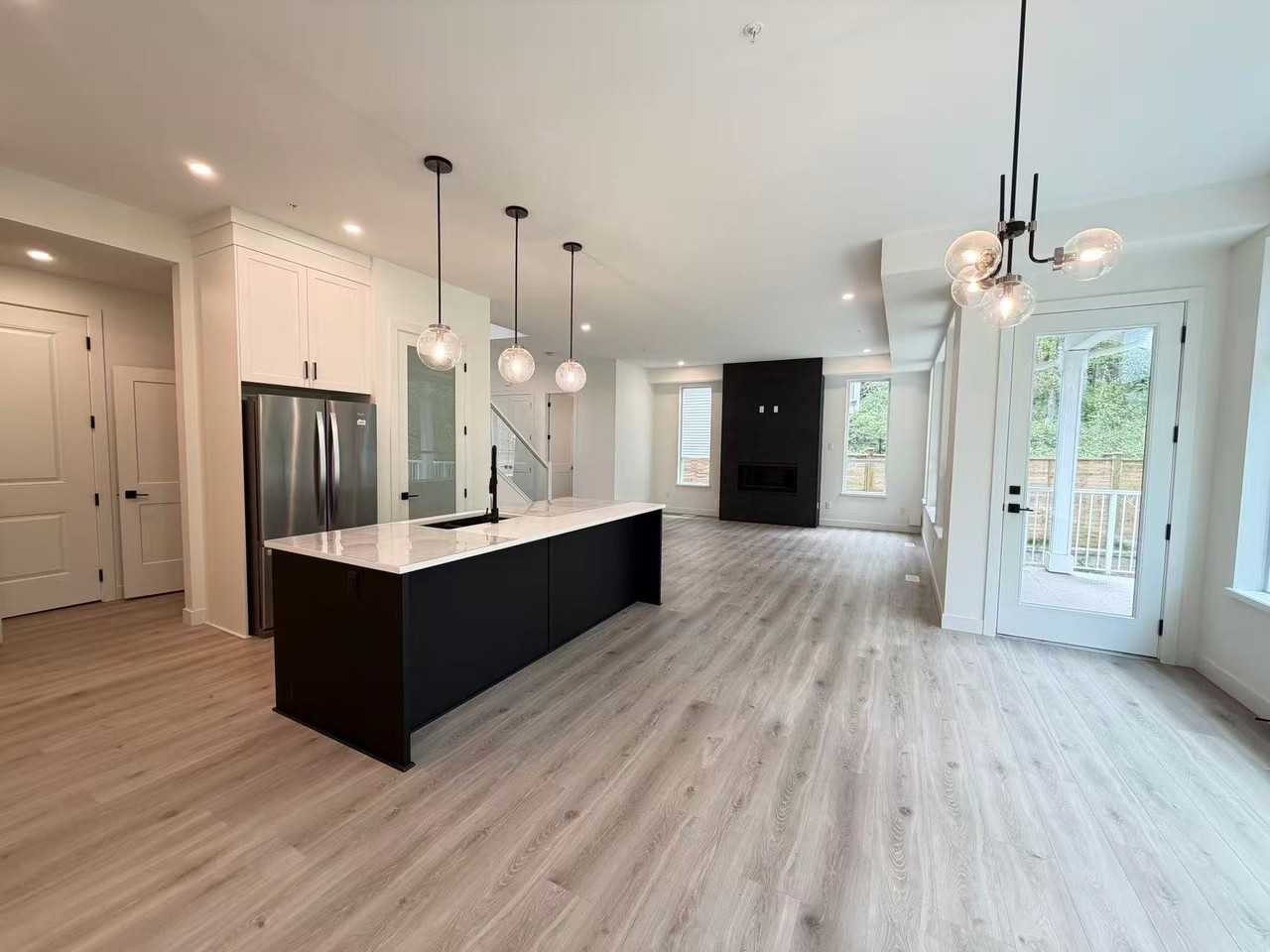 14037 230 Street - Photo 4 of 25