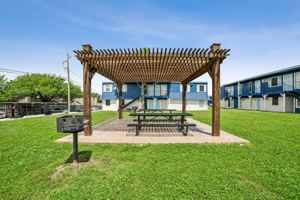 featured image of 200 W Pioneer Pkwy