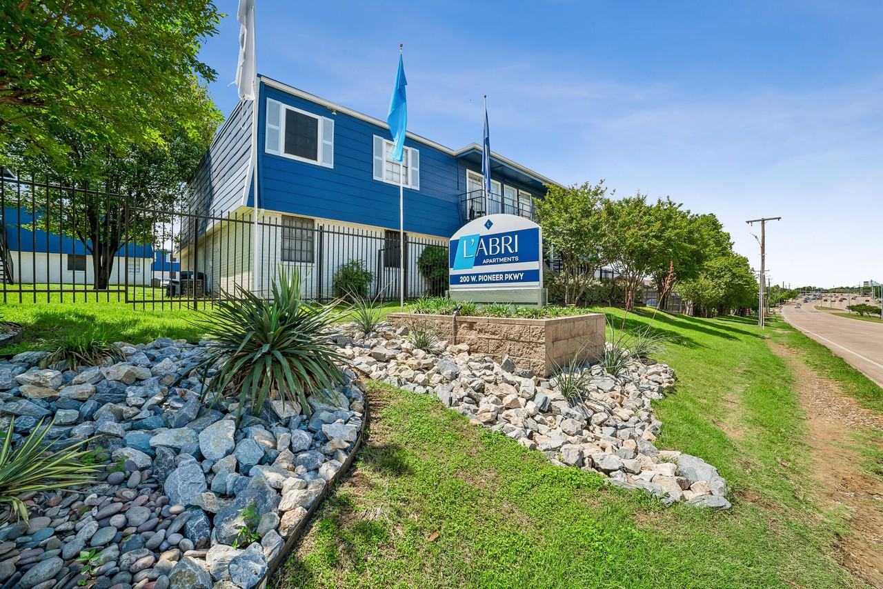 L ABRI APARTMENTS - Photo 2 of 17