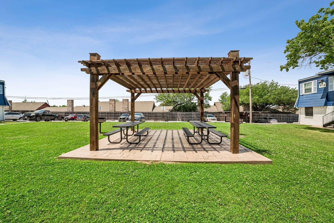 L ABRI APARTMENTS - Photo 7 of 17