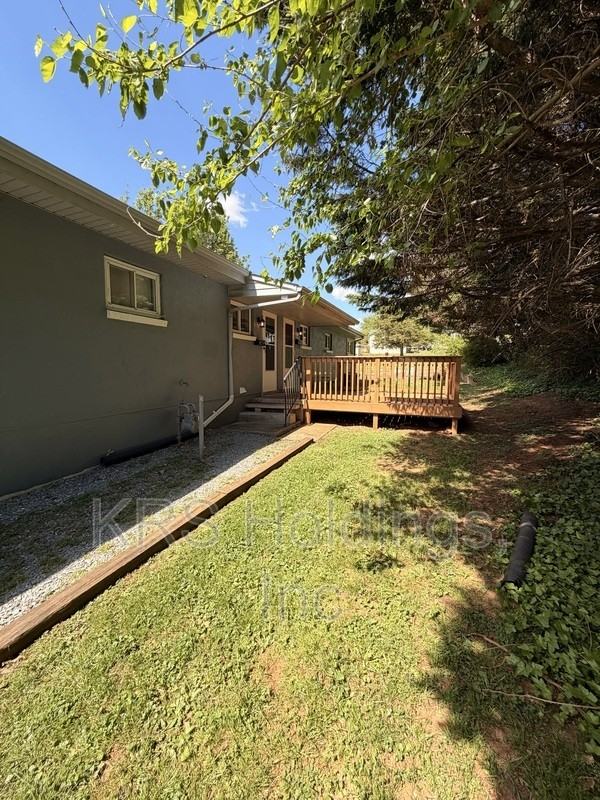 8 Parkwood Ave #B - Photo 2 of 3