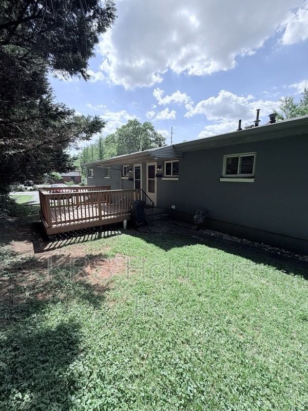 8 Parkwood Ave #B - Photo 3 of 3