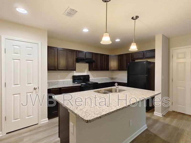 8006 Dandy Ave - Photo 2 of 15