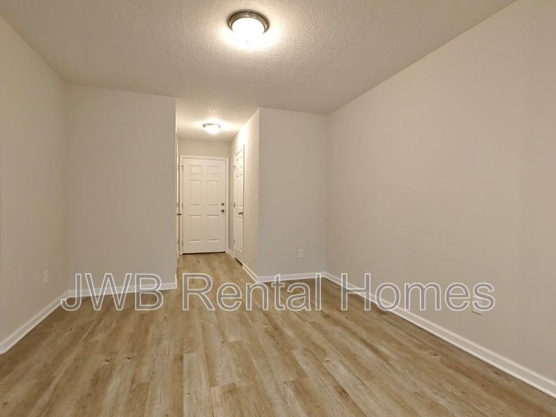 8006 Dandy Ave - Photo 4 of 15